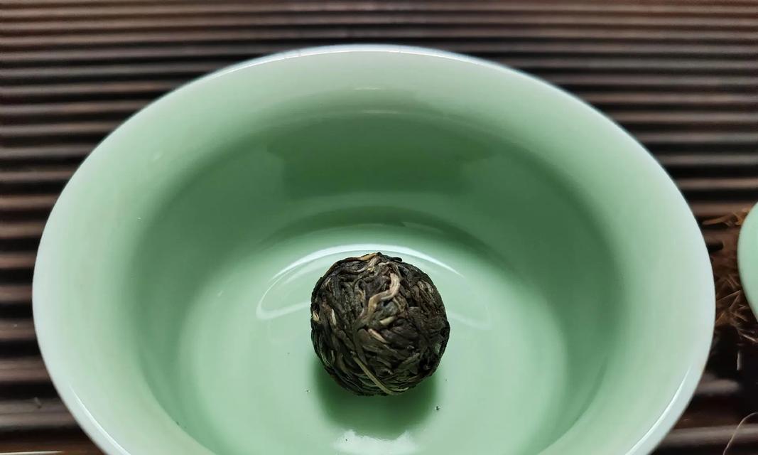《神龙凤凰出装攻略最新》（神龙凤凰装备、铭文、打法全解析！）-第1张图片-游戏玩法大全_