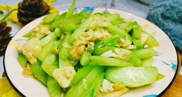以旱螂进化顺序和出装攻略（掌握进化之路，成为最强旱螂！）-第2张图片-游戏玩法大全_